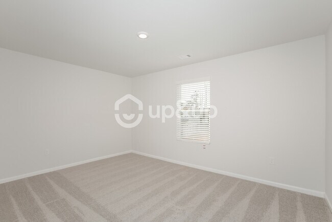 Building Photo - Fantastic 4bd/2.5ba home! Let yourself in!