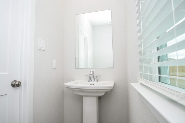 Building Photo - 4007 Crowning Ct