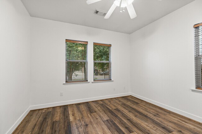 Building Photo - 1912 Shearn St