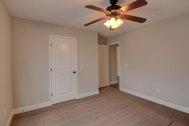 Building Photo - 4 Bedroom Home w/ 3-Car Garage