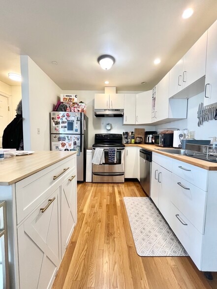 Building Photo - 17 Raymond St