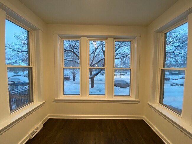 Building Photo - 4953 W Belle Plaine Ave