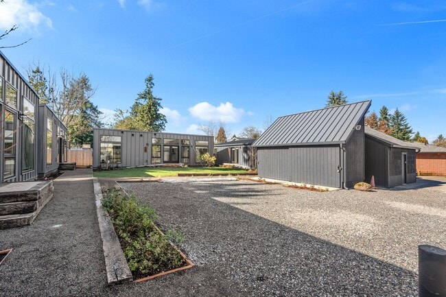 Building Photo - Morris Street Commons Modualr Living! 2/1 55+ Community Living!