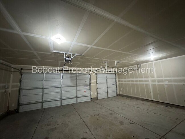 Building Photo - 925 Cranfield Ct