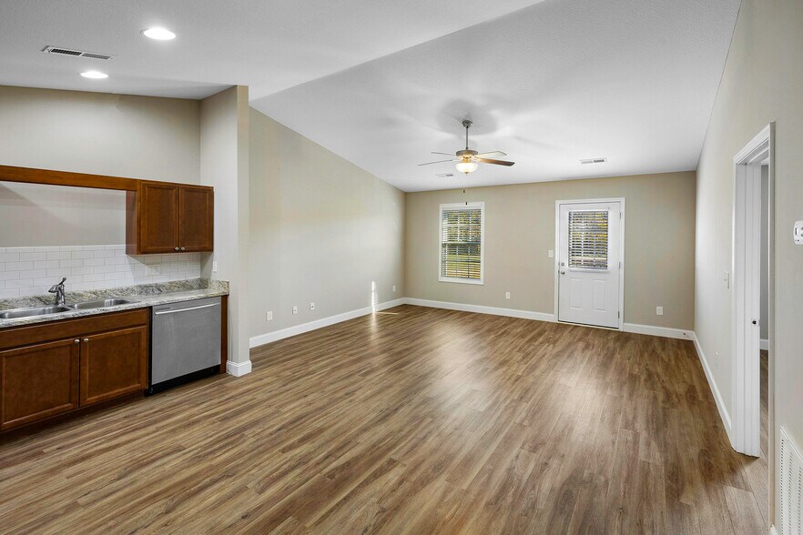 Building Photo - 5361 Dover Springs Way