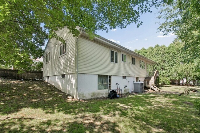Building Photo - 70 Botsford Rd