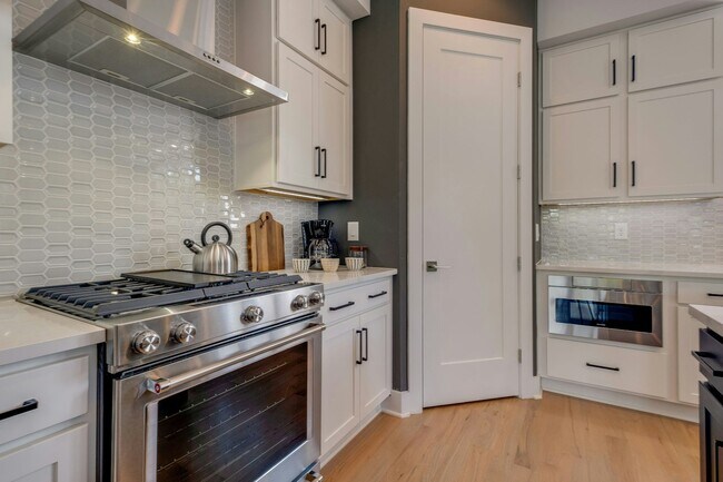 Building Photo - 102 Marshall Ct