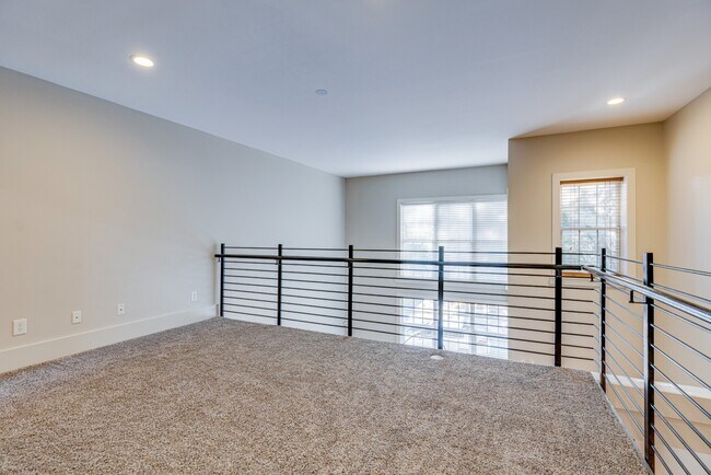 Building Photo - 1038 9th Ave N