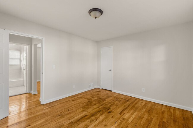 Building Photo - 355 New York Ave