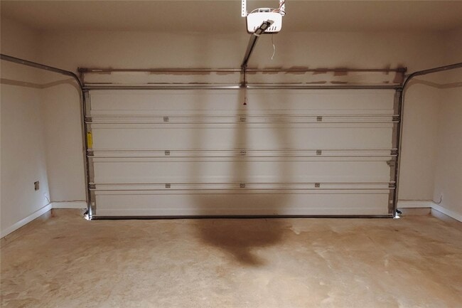 Building Photo - 16 Courageous Side Way