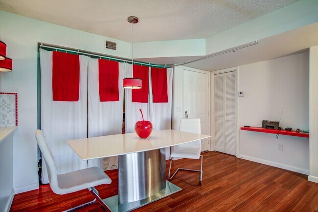 Building Photo - 157 Yacht Club Way