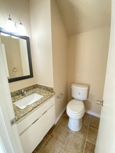 Building Photo - 103 Hughson Ct