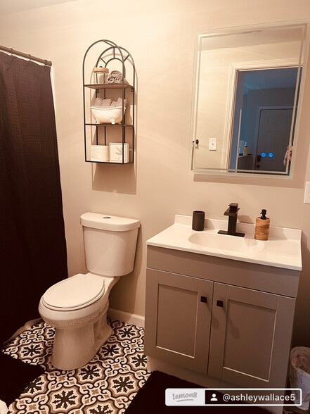 Building Photo - 303 Hill St