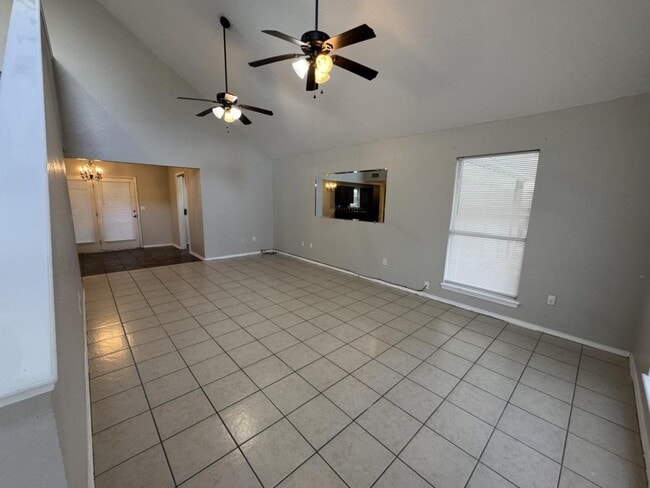 Building Photo - 2504 Tanglewood Ct