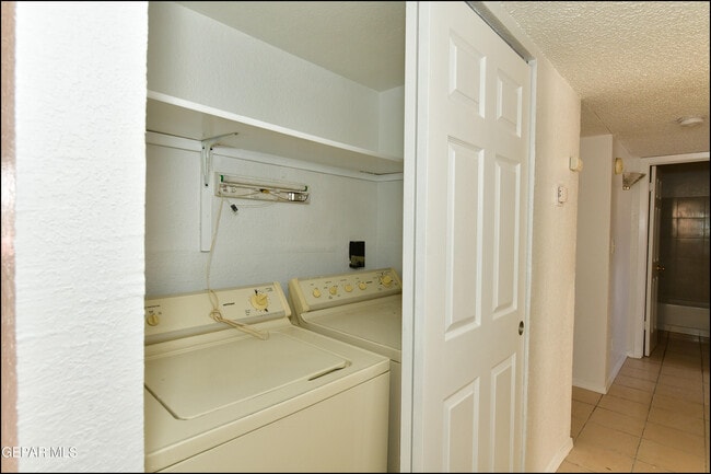 Building Photo - 8933 Kenneth St