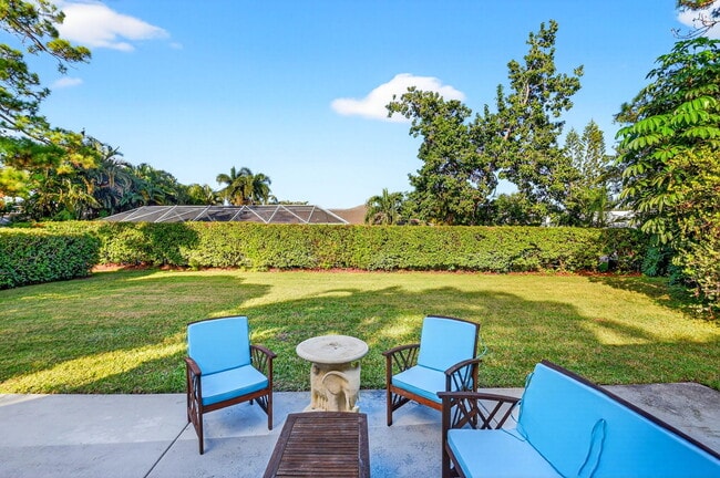 Building Photo - 435 Pine Villa Dr