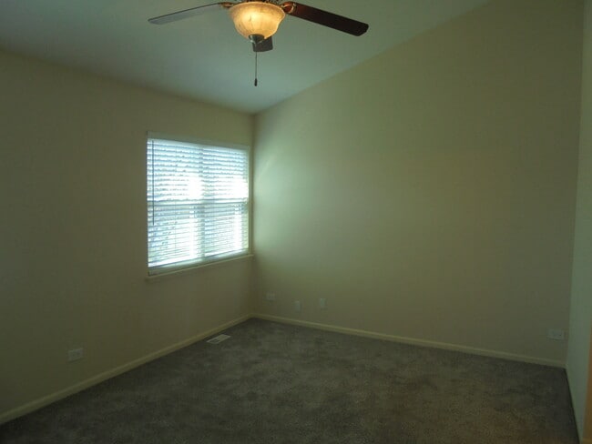 Building Photo - 938 Ridgefield Ln