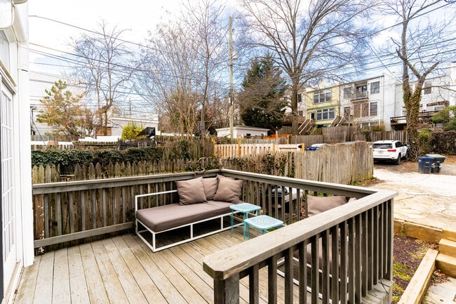 Building Photo - S Street