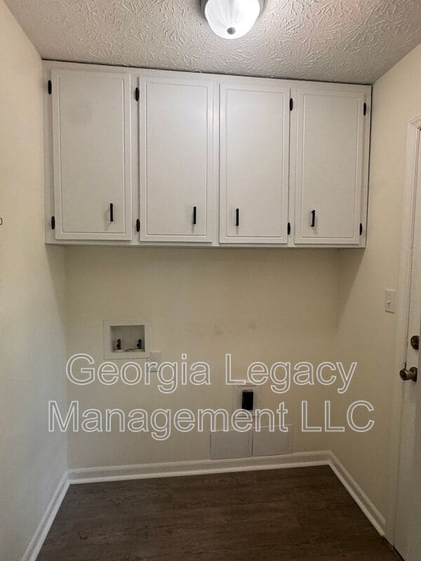 Building Photo - 1120 Sweetwater Cir