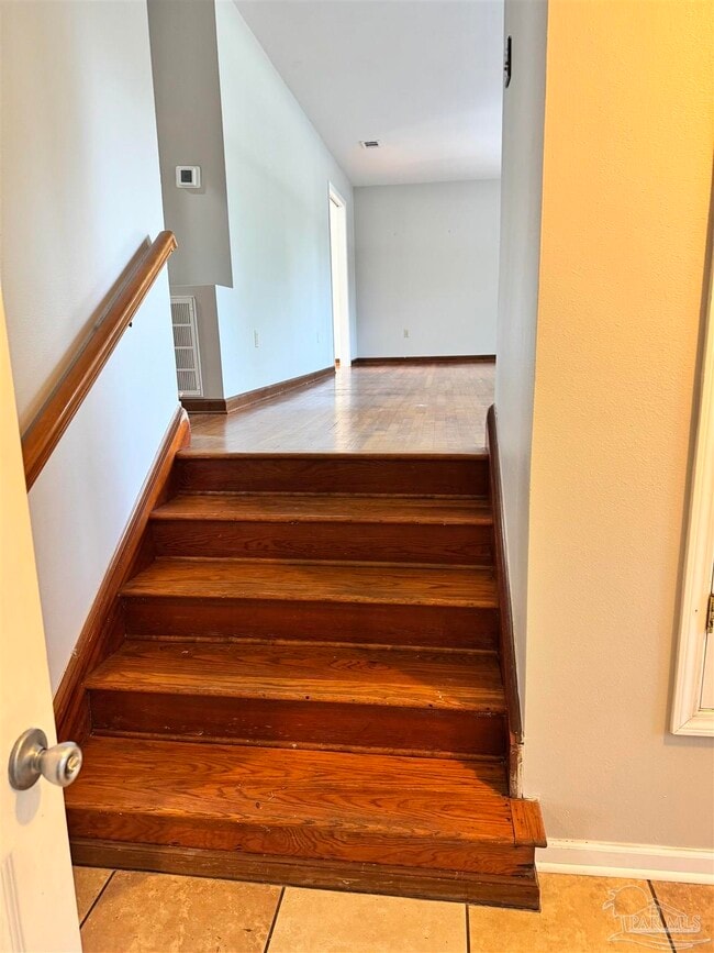 Building Photo - 117 S Sunset Blvd