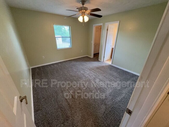 Building Photo - 9 Banyan Course Run