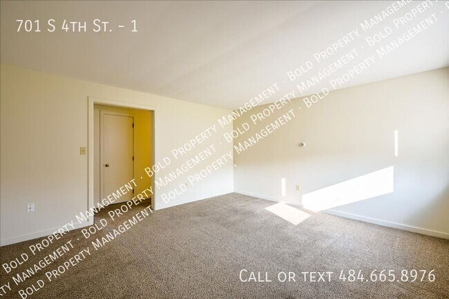 Building Photo - 701 S 4th St