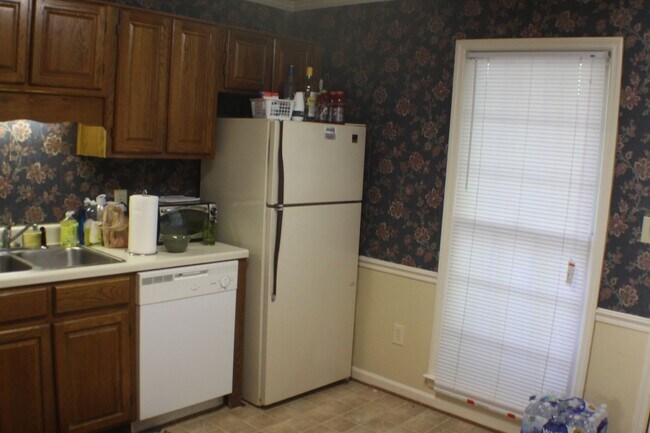 Building Photo - 2 Bed 2.5 Bath Condo