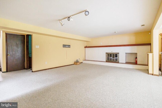 Building Photo - 2294 Linden Ave