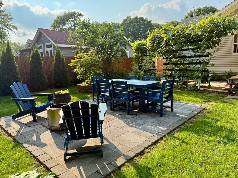 Building Photo - 48 Fales Ave