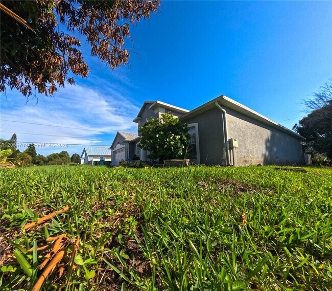 Building Photo - 1834 SW Gemini Ln