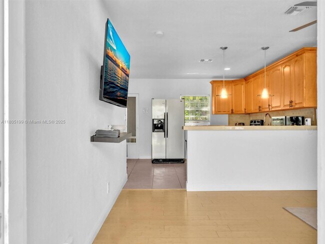 Primary Photo - 6030 NE 6th Ave