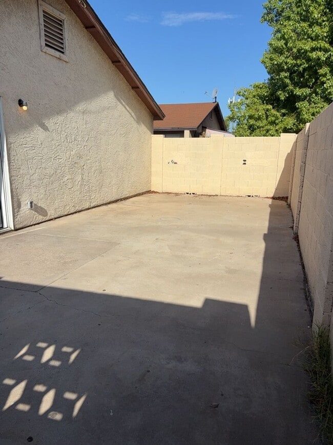 Building Photo - 3 bed 2 bath in Phoenix!!  Ready for Move In!