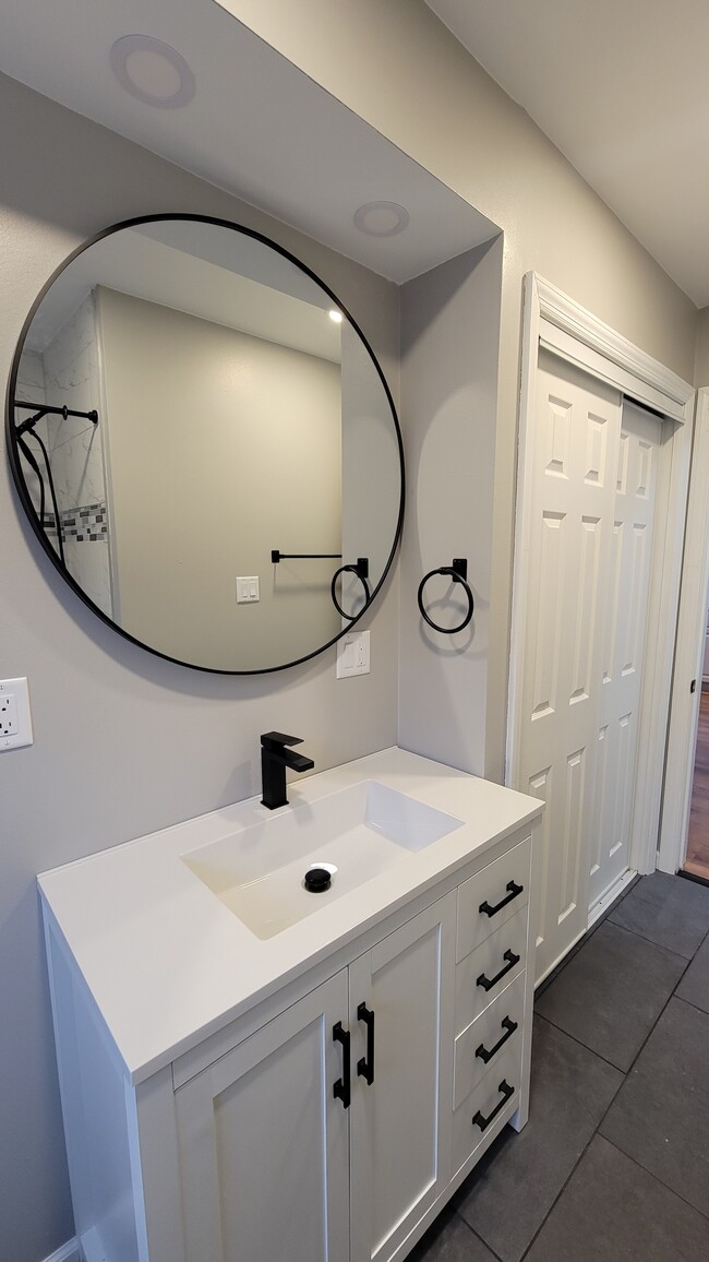 Building Photo - 3643 E Van Norman Ave