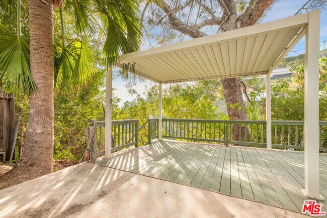 Building Photo - 1588 N Doheny Dr