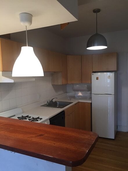 Building Photo - 257 York St