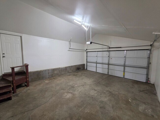 Building Photo - 3885 N Fanning Dr