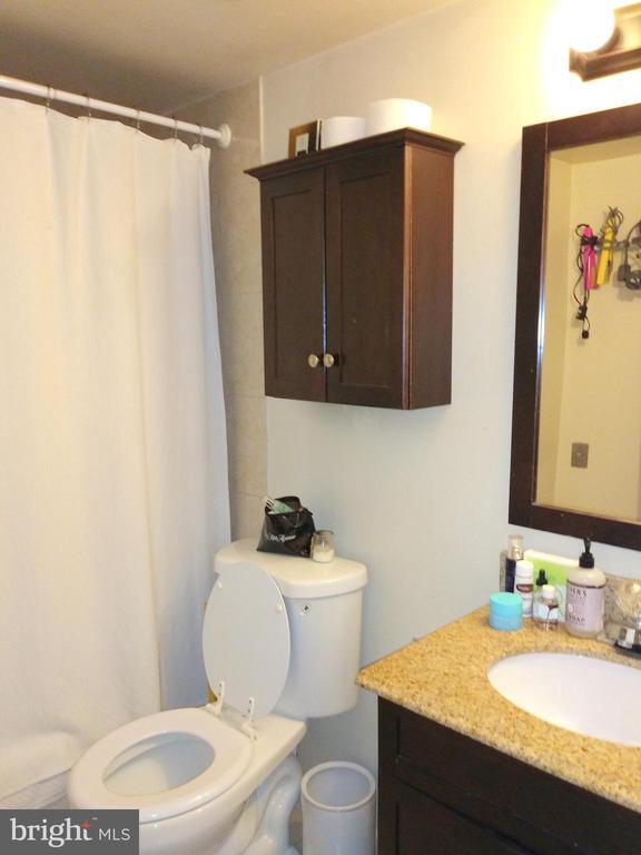 Building Photo - 2043 Mt Vernon St