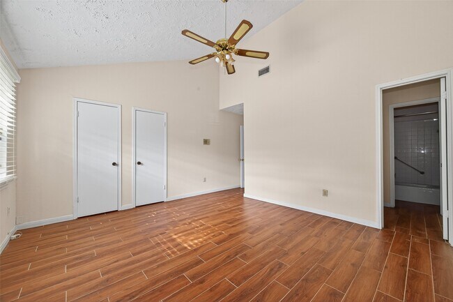 Building Photo - 10913 Bexley Dr