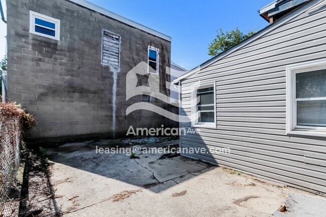 Building Photo - 305 Pershing Ave