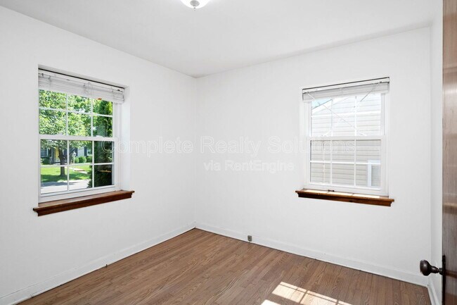 Building Photo - 5442 Bancroft Ave