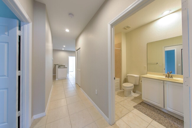 Building Photo - 1868 S Dovetail Dr