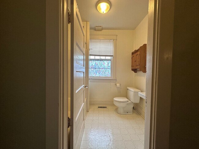 Building Photo - 405 Langhorne Ln