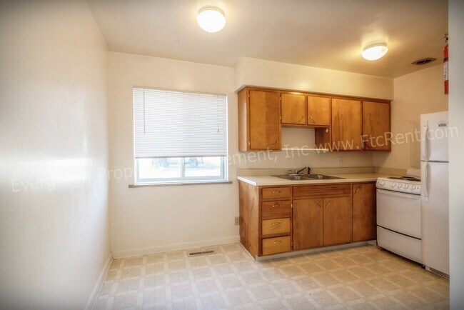 Building Photo - 309 N Shields St