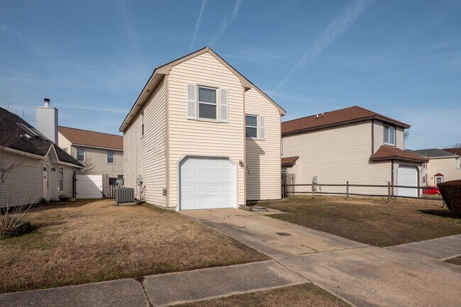 Building Photo - Newly Renovated 3 Bedrooms 2.5 Bathroom Home