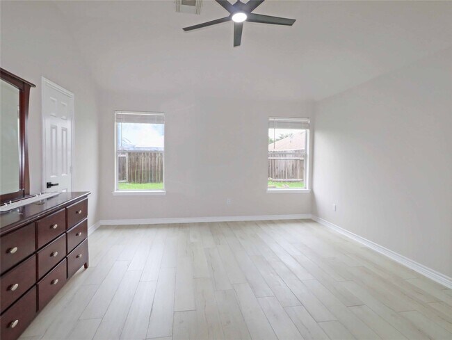 Building Photo - 749 Grassy Knoll Trail