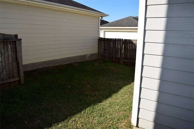 Building Photo - 20638 Patriot Park Ln