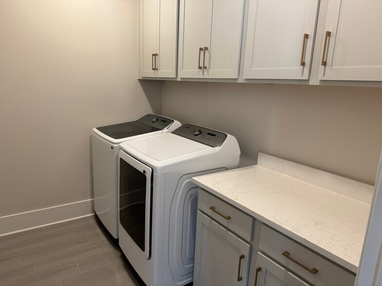 Building Photo - 8089 Atlee Ct
