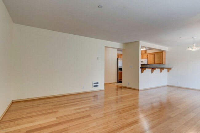 Building Photo - 1670 SW Mulberry Pl