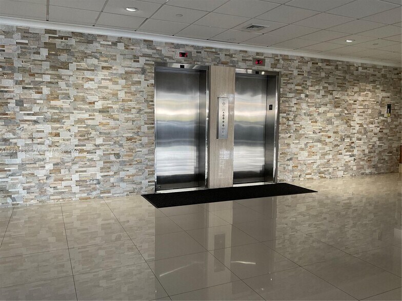 Building Photo - 2049 S Ocean Dr