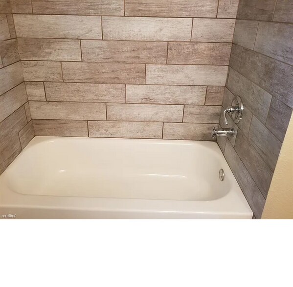 Building Photo - 7065 Bellfort Ave